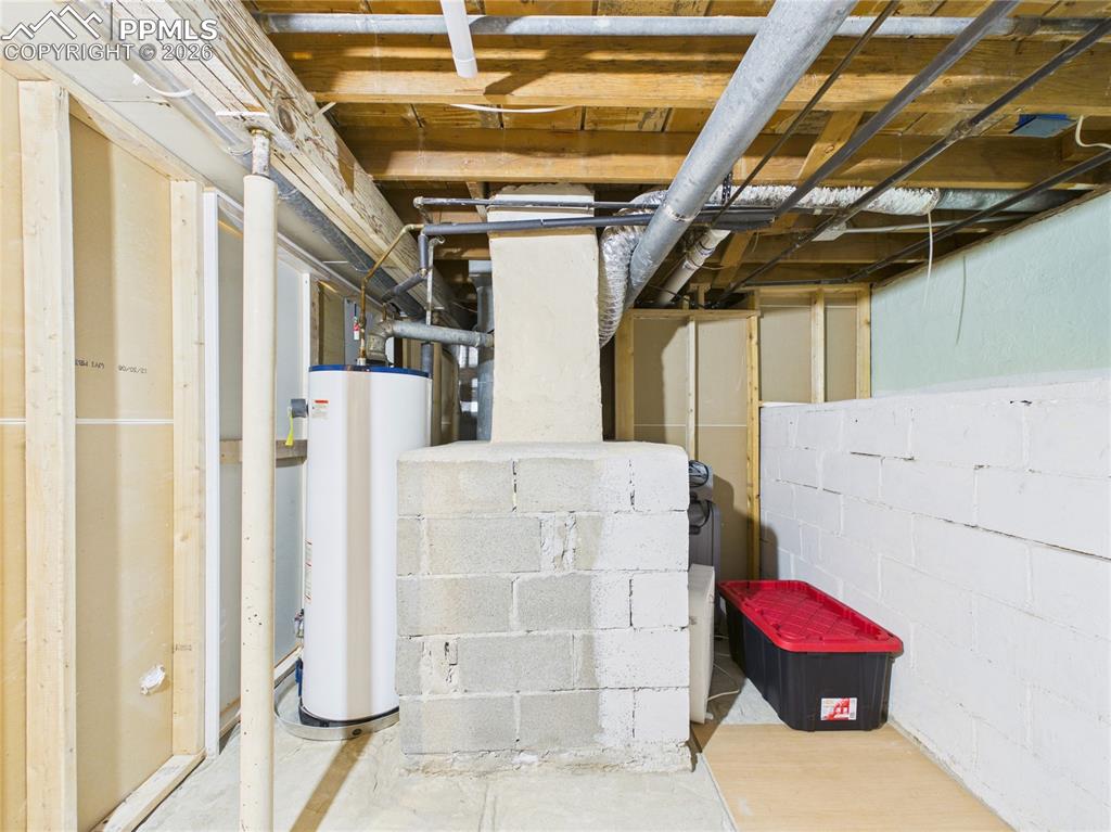 Image 29 of 40: Basement