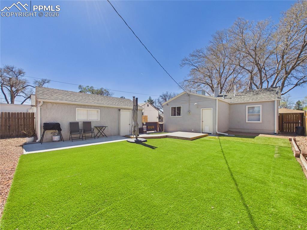 Image 31 of 40: Back of Structure