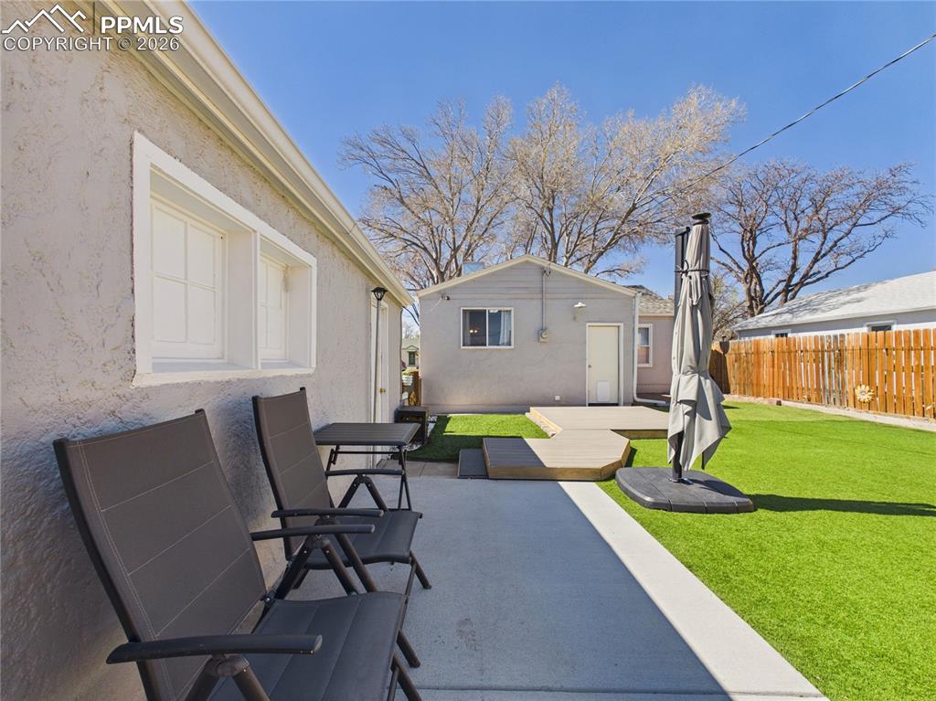 Image 32 of 40: Patio