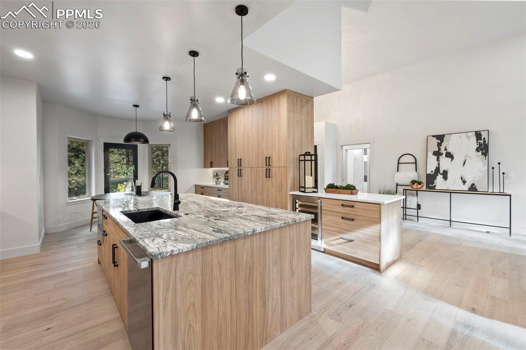 Image 10 of 45: Kitchen