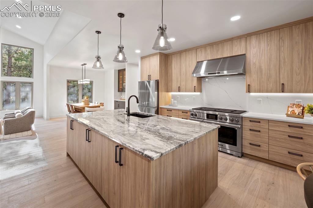 Image 11 of 45: Kitchen