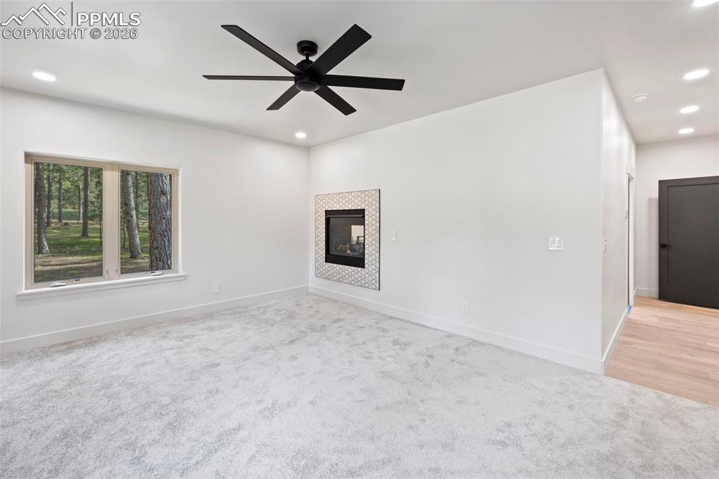 Image 20 of 45: Living Room