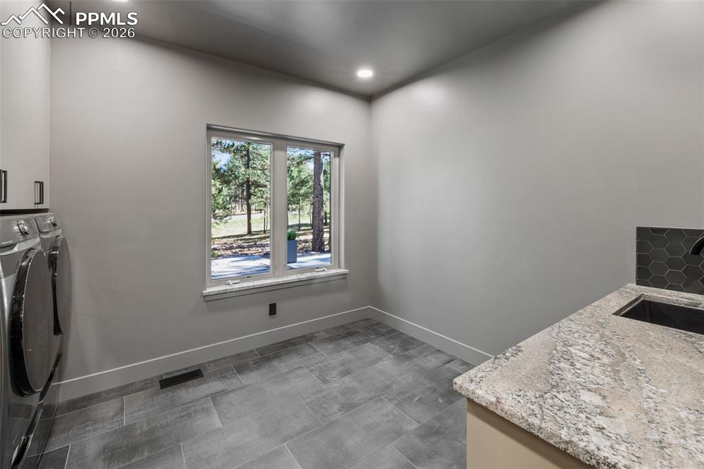 Image 26 of 45: Laundry