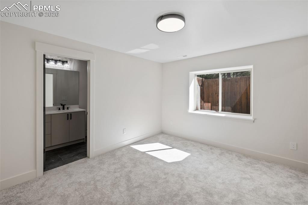 Image 32 of 45: Bedroom