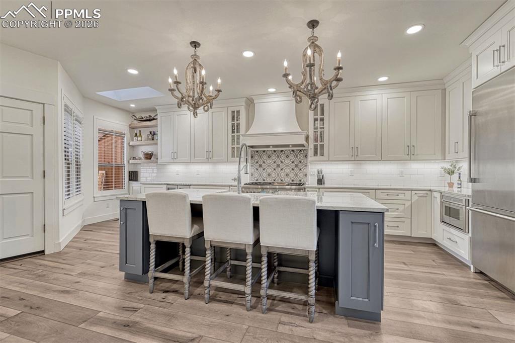 Image 14 of 42: Kitchen