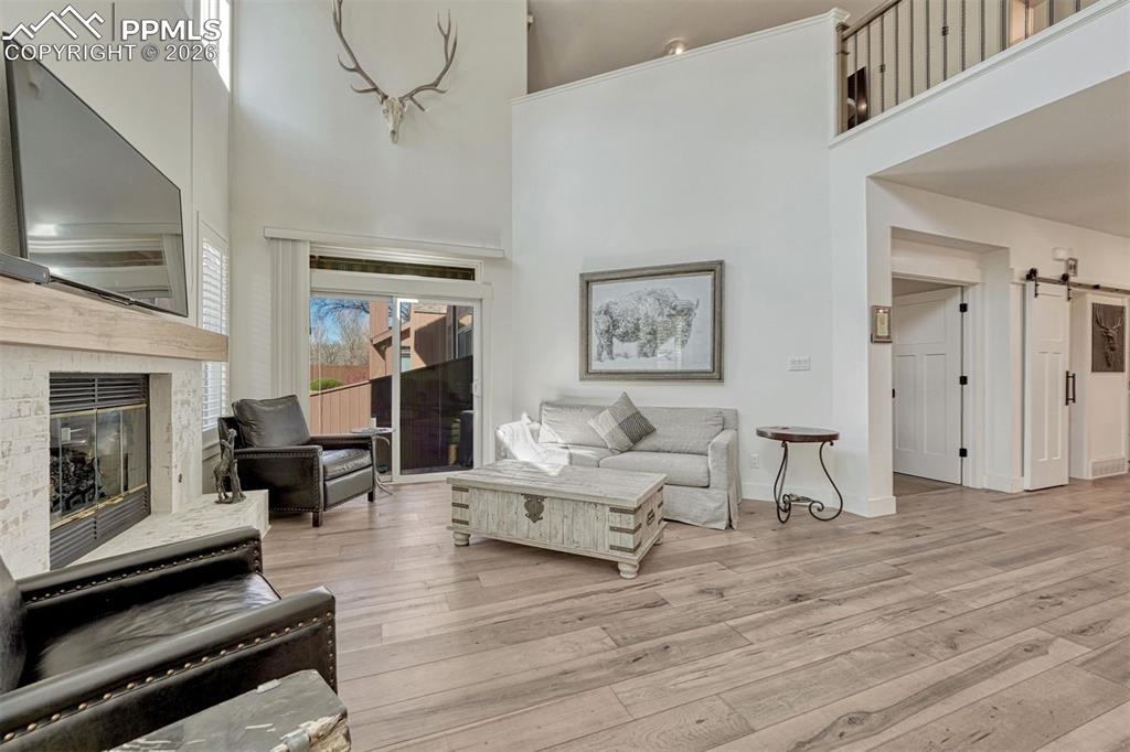 Image 17 of 42: Living Room