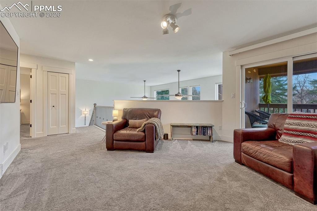 Image 25 of 42: Living Room