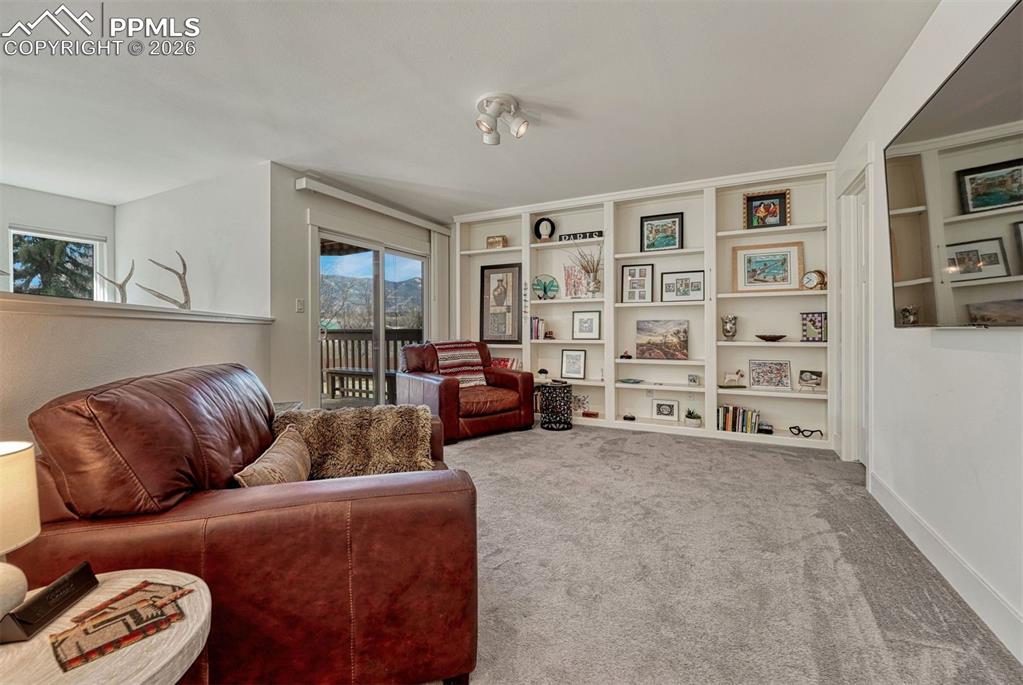 Image 26 of 42: Sitting Room