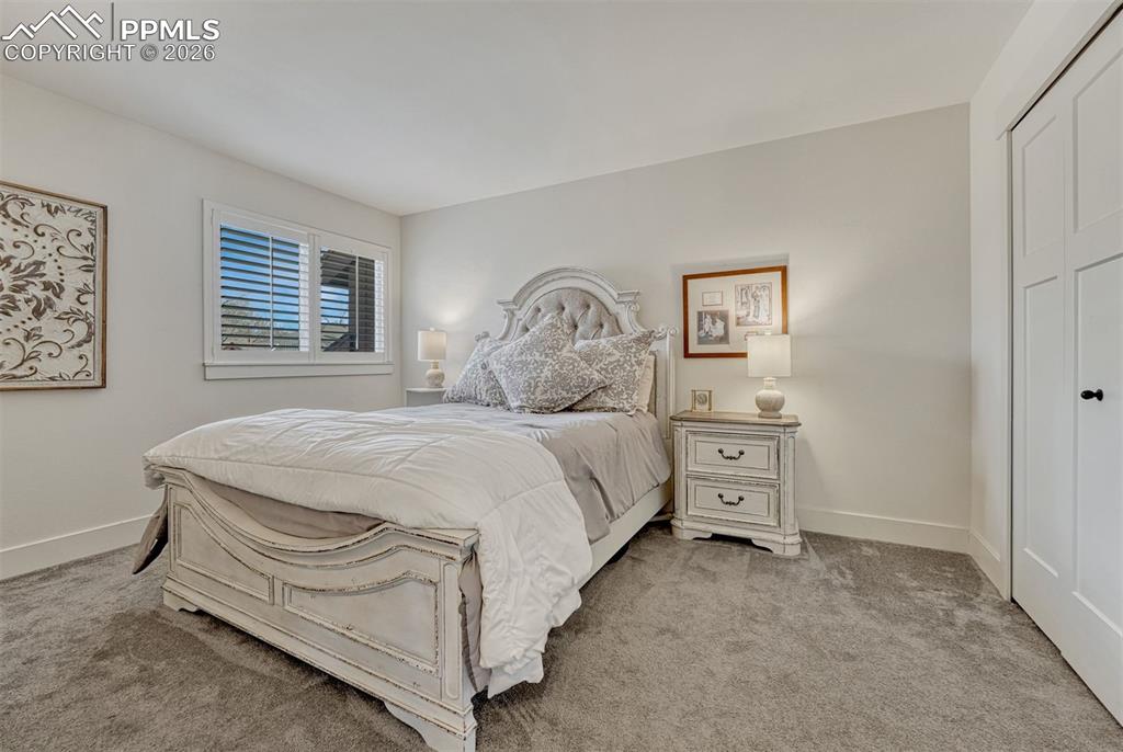 Image 31 of 42: Bedroom