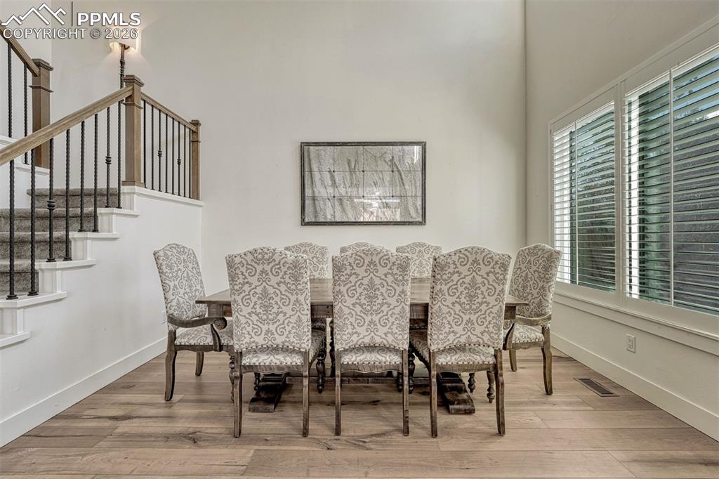 Image 4 of 42: Dining Area