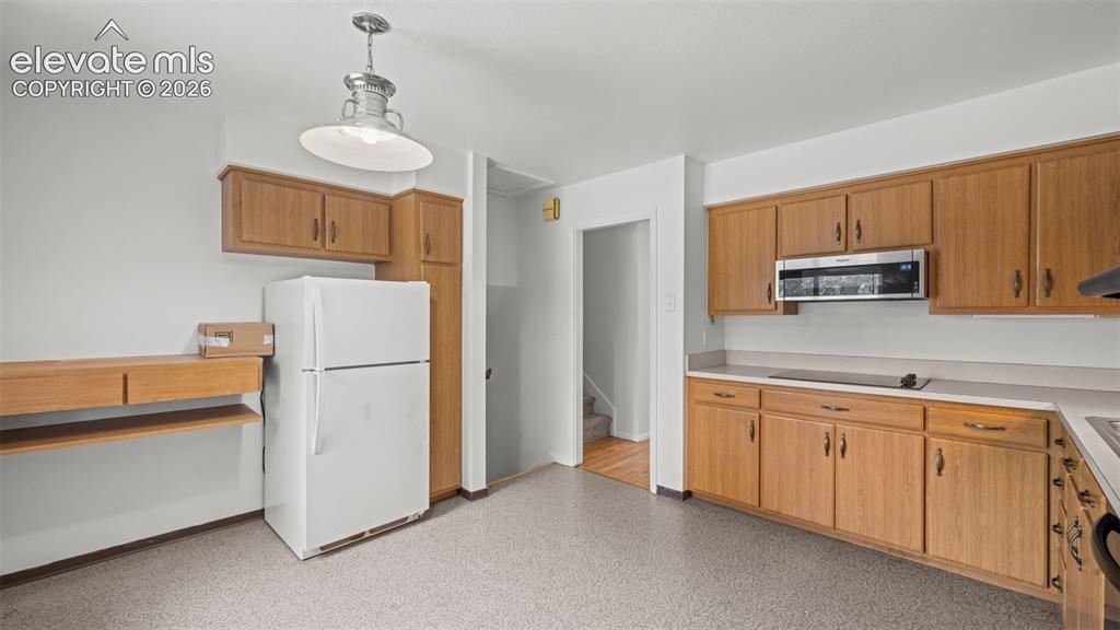 Image 13 of 41: Kitchen