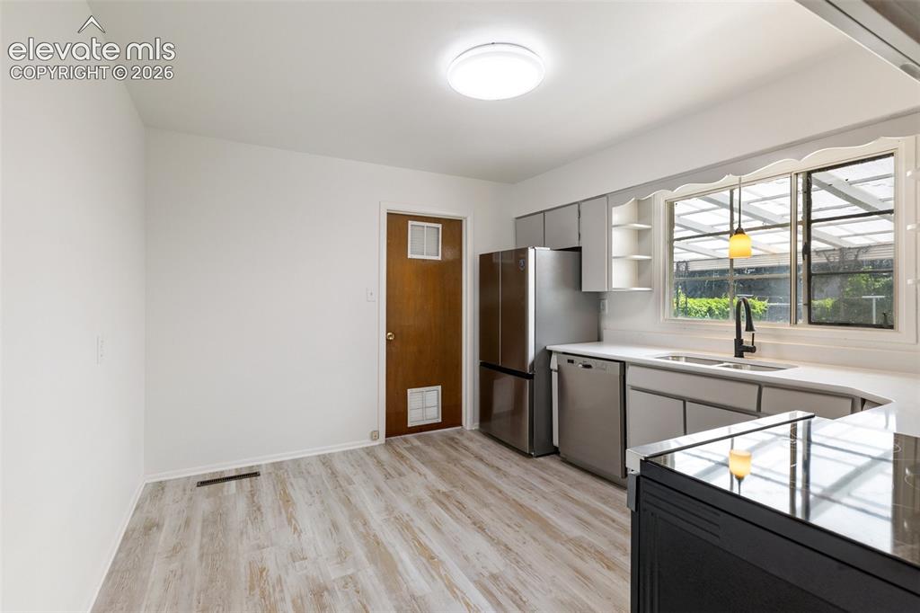 Image 9 of 46: Kitchen