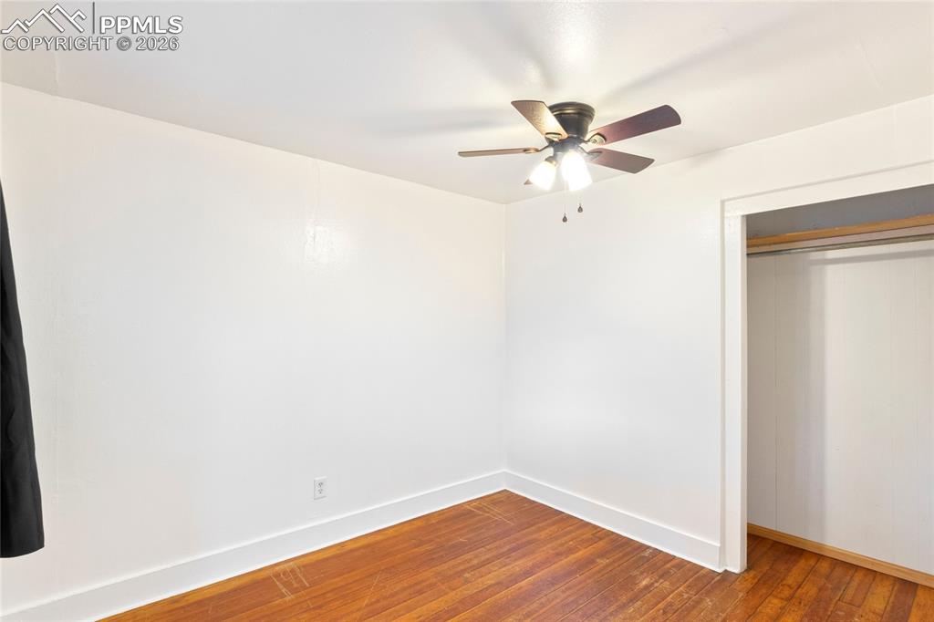 Image 16 of 28: Bedroom