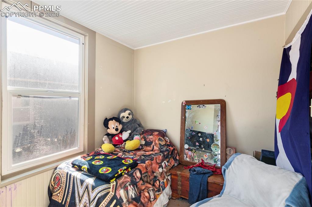 Image 8 of 28: Bedroom