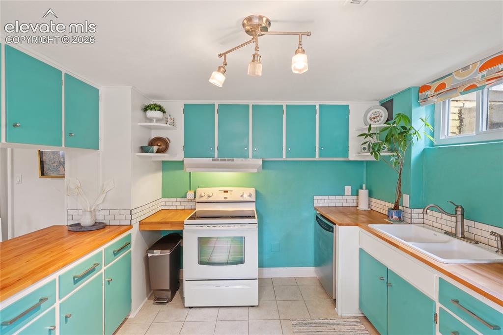 Image 16 of 27: Lower level kitchen