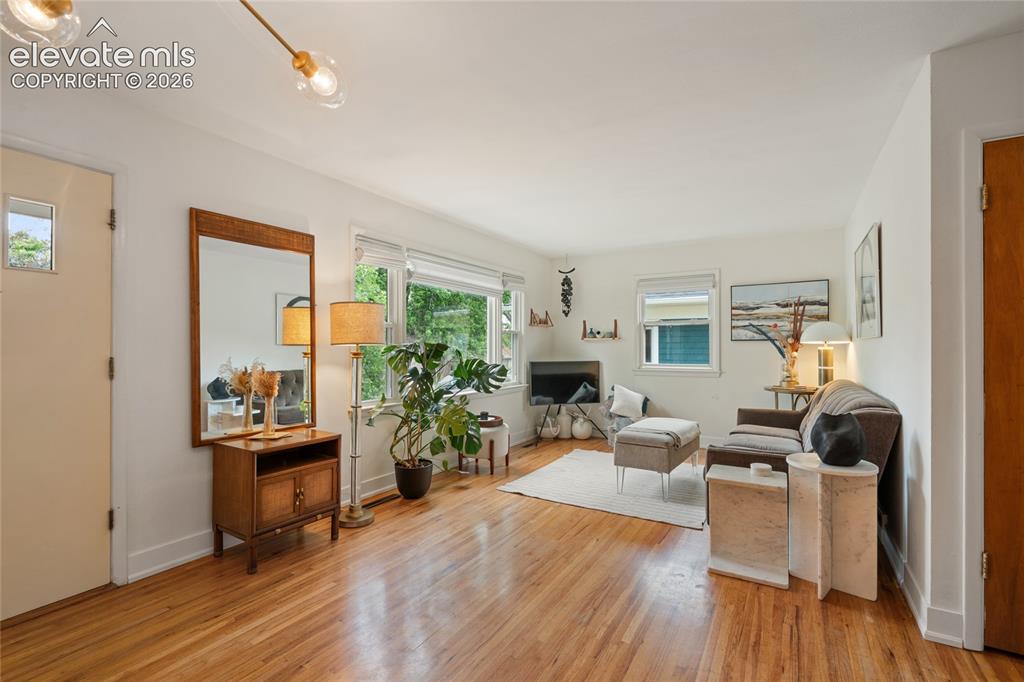 Image 4 of 27: Tons of natural light!