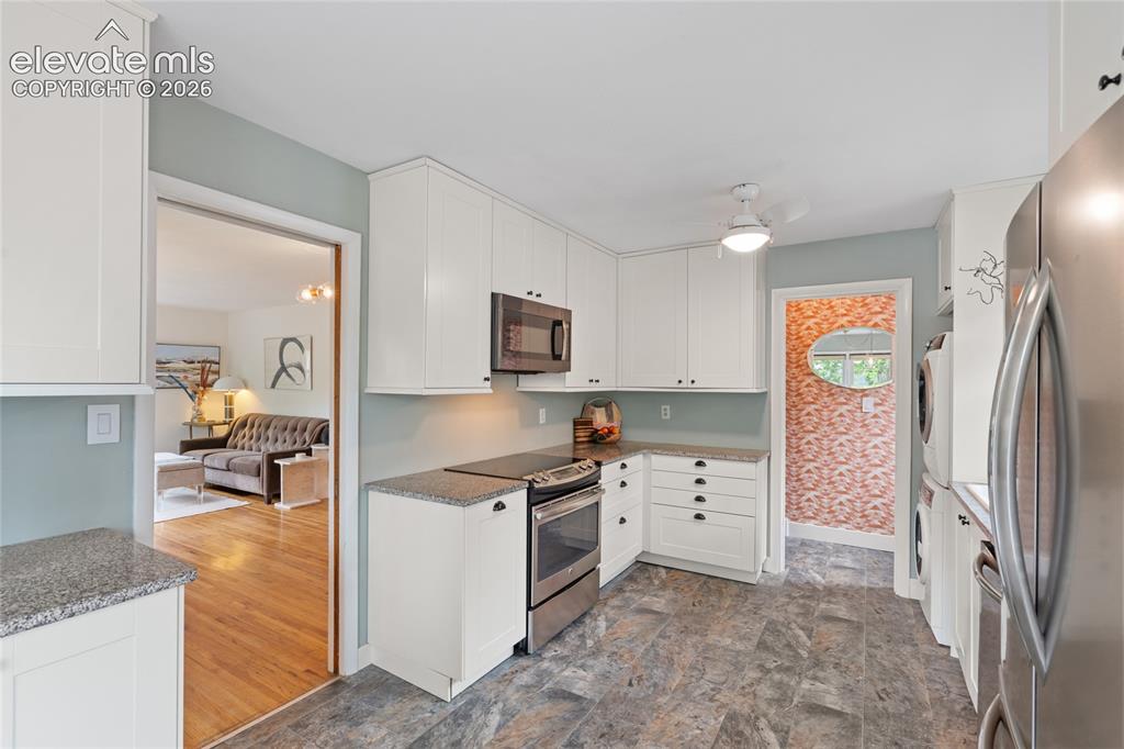 Image 6 of 27: Updated Kitchen!