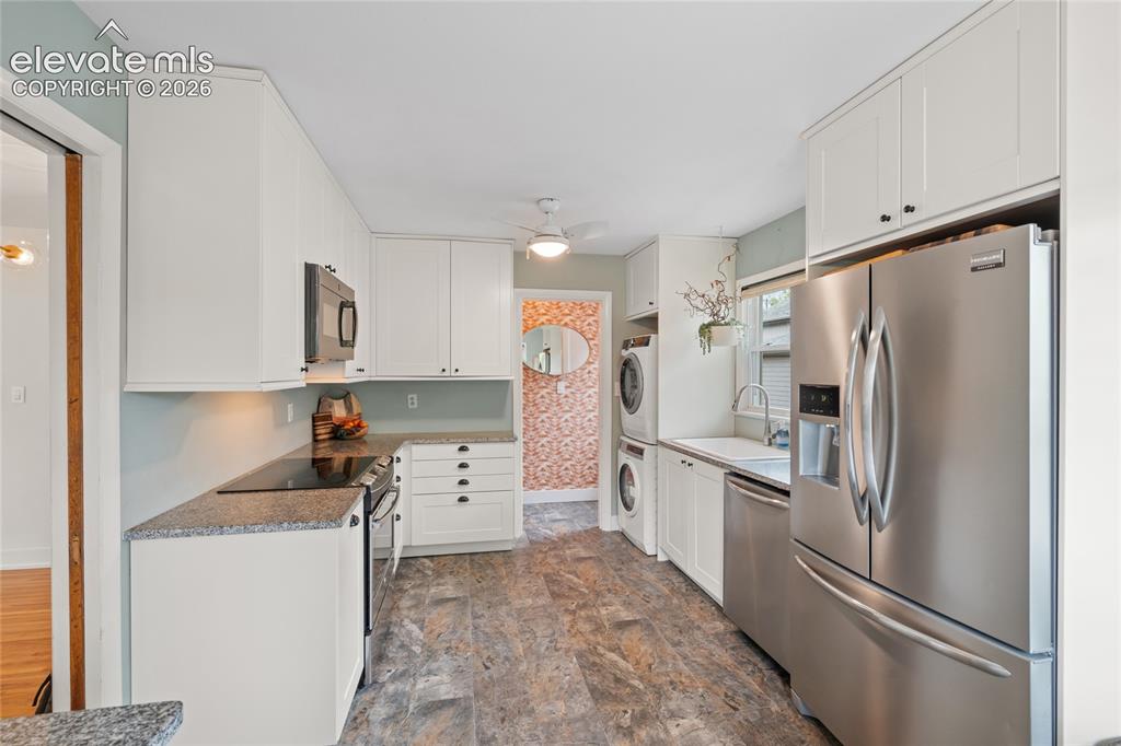 Image 9 of 27: Plenty of cabinet space!