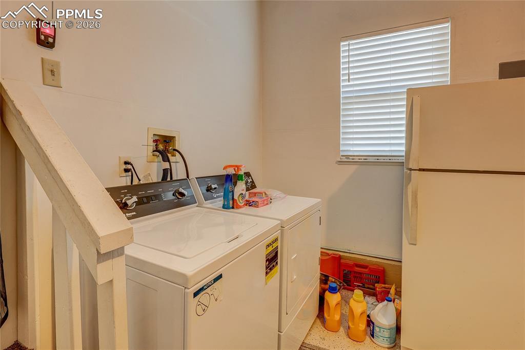 Image 18 of 24: Laundry