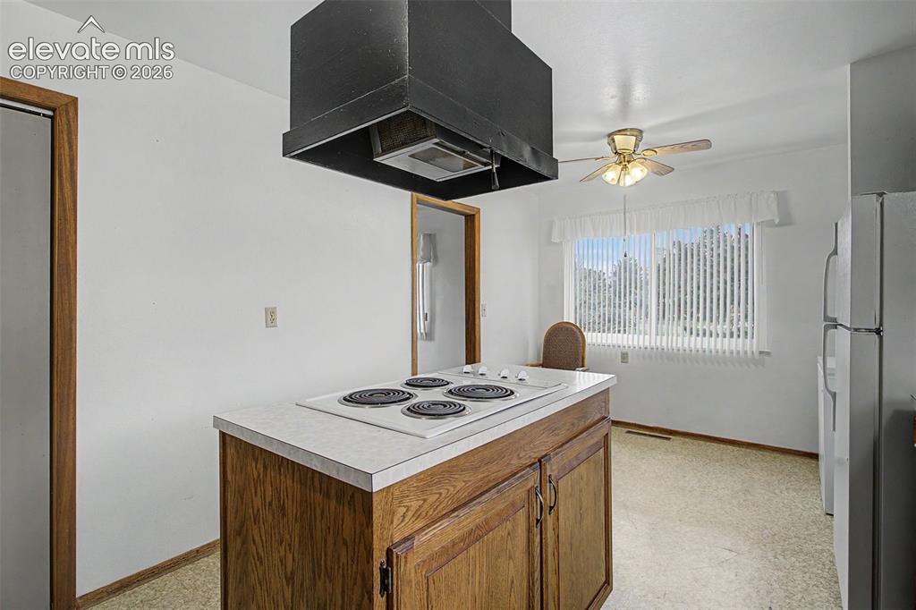 Image 5 of 33: Kitchen
