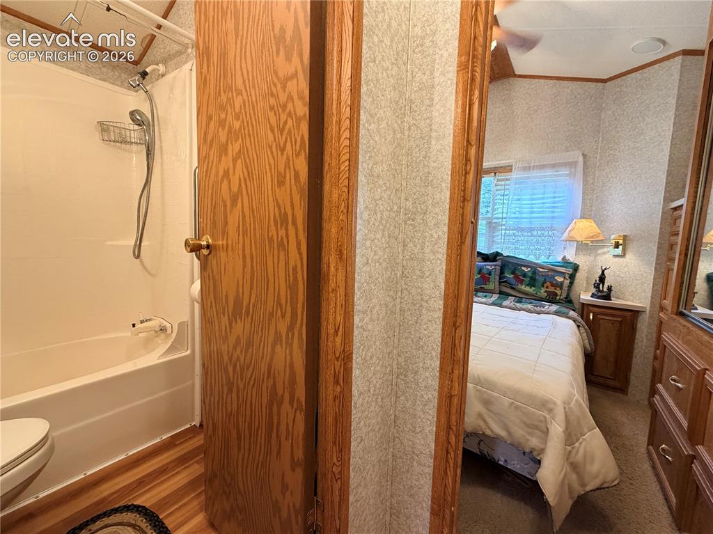 Image 12 of 21: Bathroom