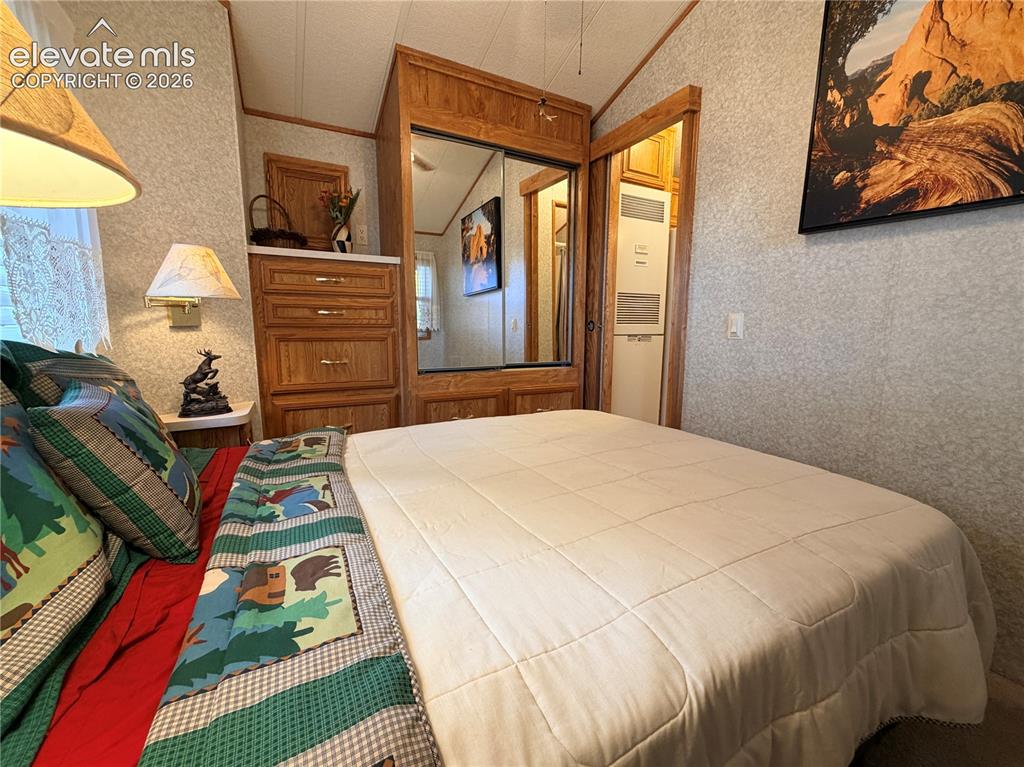 Image 14 of 21: Bedroom