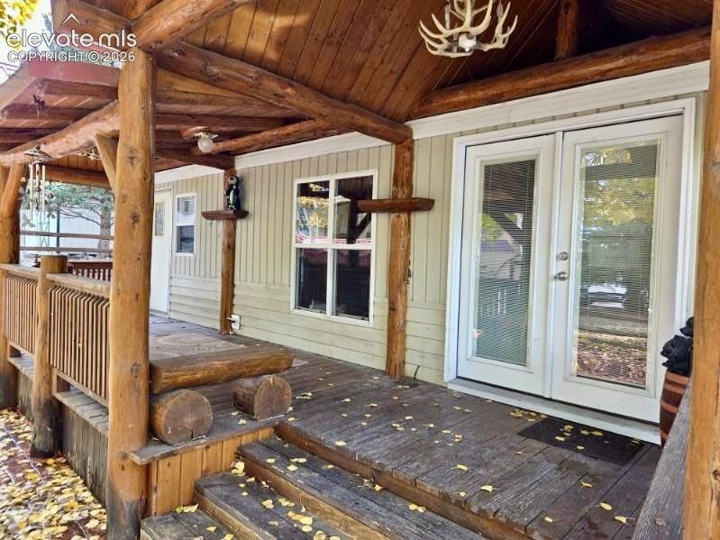 Image 4 of 21: Deck