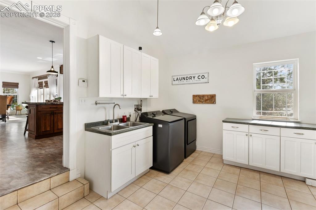 Image 17 of 50: Laundry and mud room
