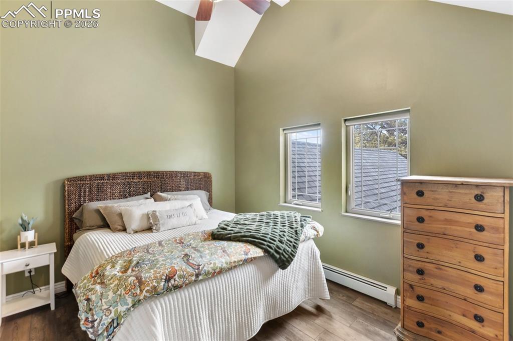 Image 22 of 50: Bedroom