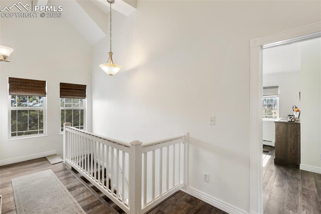 Image 23 of 50: Upstairs landing