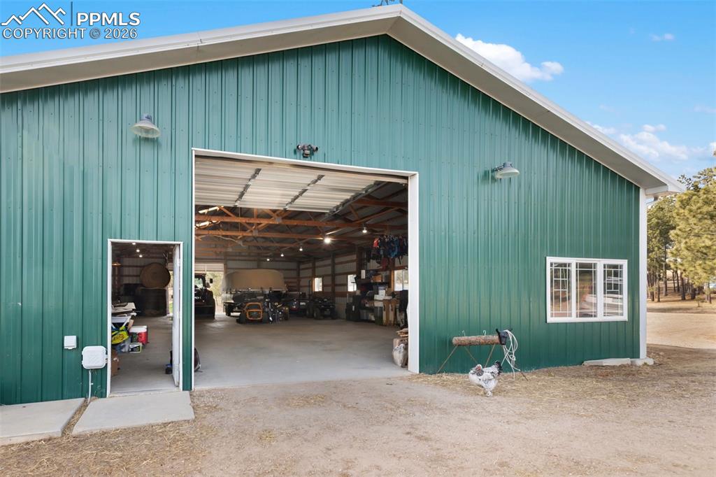 Image 36 of 50: Barn with drive through