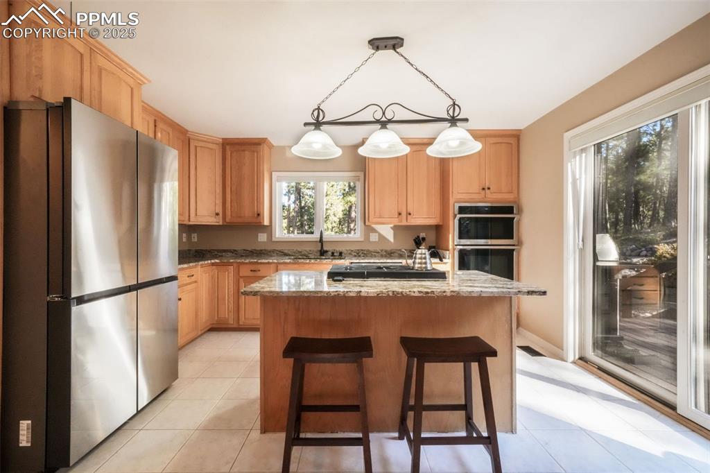 Image 13 of 50: Kitchen