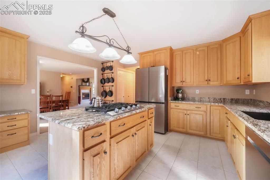 Image 20 of 50: Kitchen