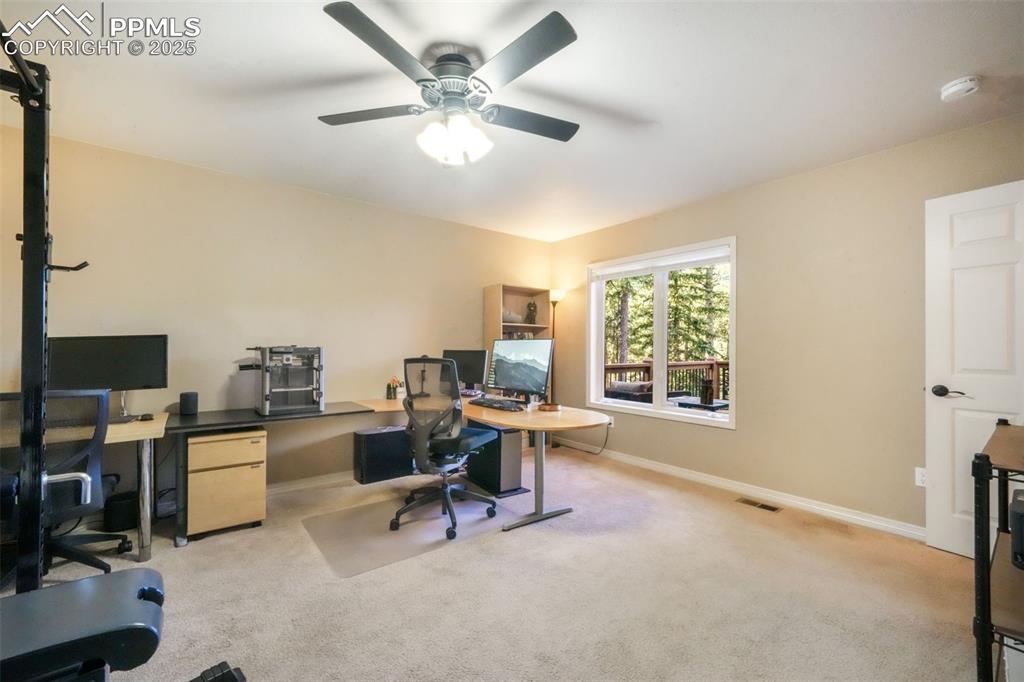 Image 22 of 50: Bedroom