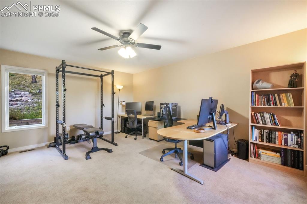 Image 23 of 50: Bedroom