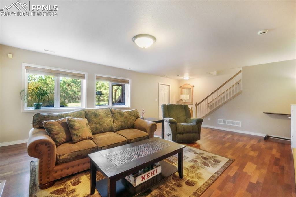 Image 34 of 50: Family Room