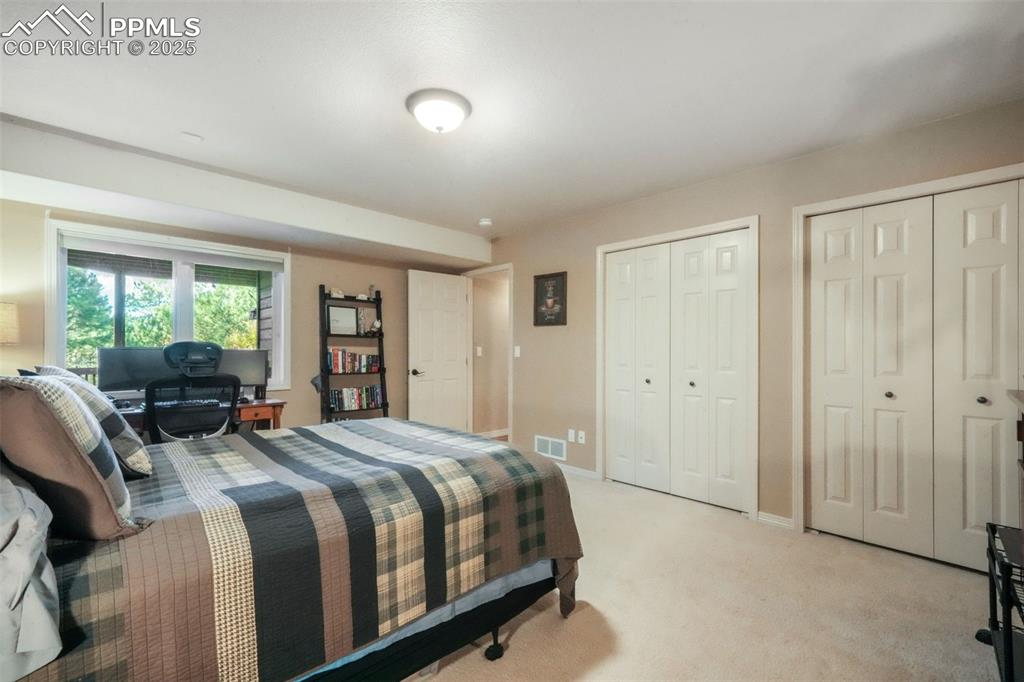 Image 38 of 50: Bedroom