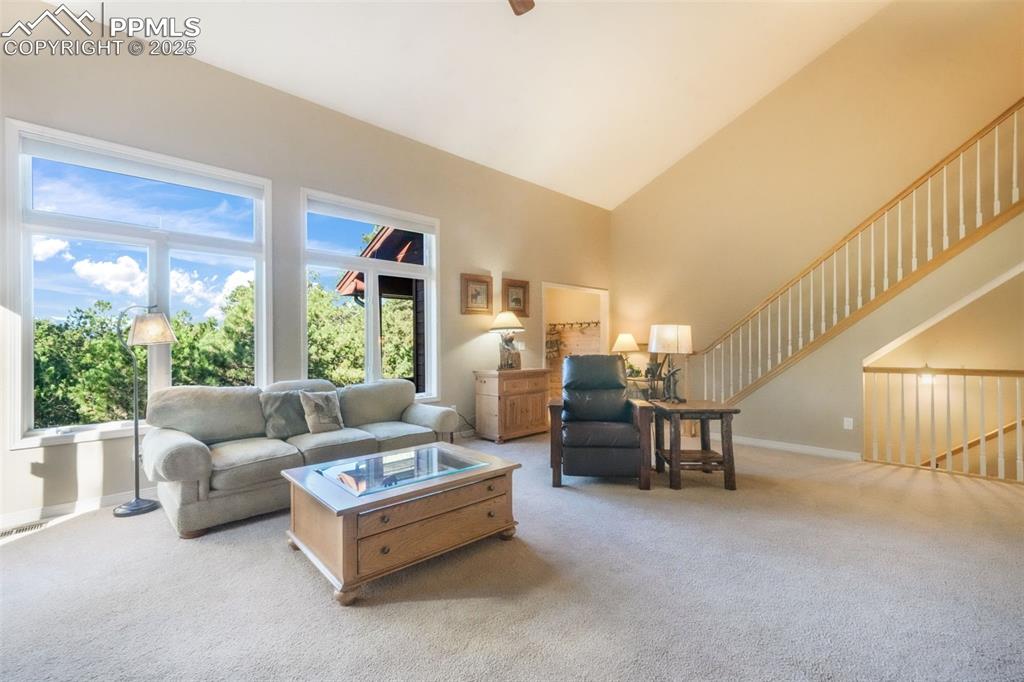 Image 5 of 50: Living Room