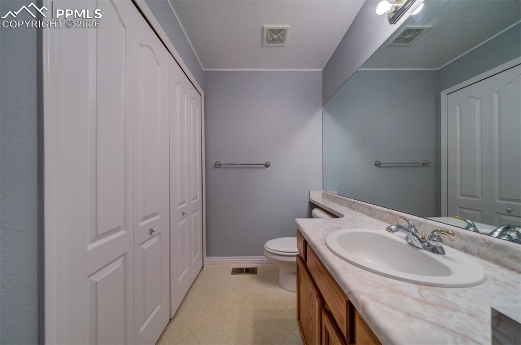 Image 13 of 48: Bathroom