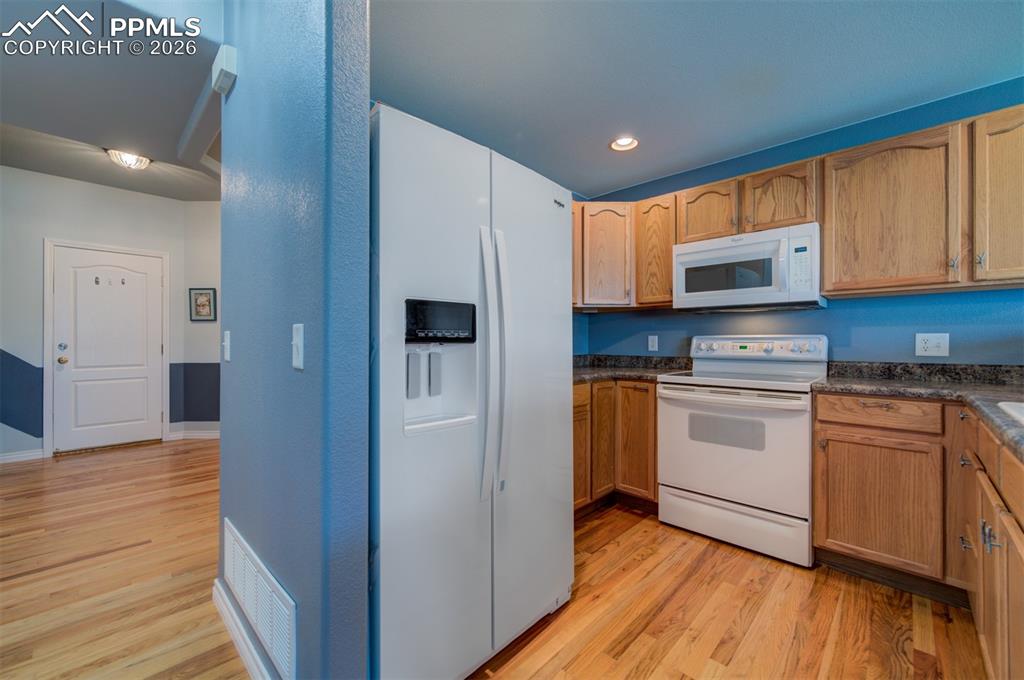 Image 14 of 48: Kitchen