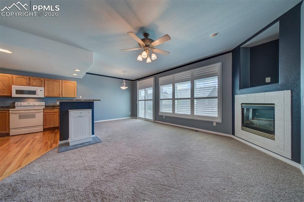 Image 24 of 48: Kitchen