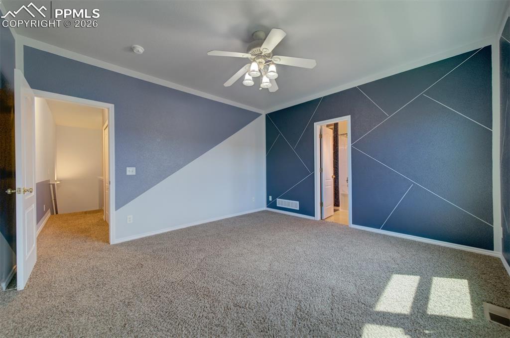 Image 32 of 48: Bedroom