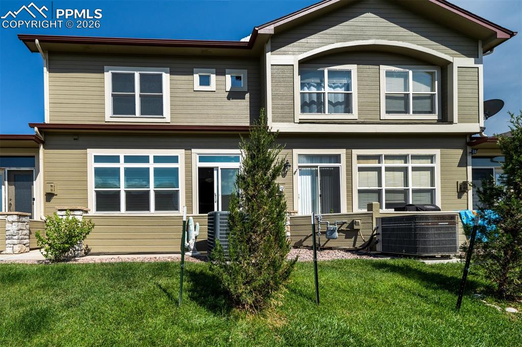 Image 4 of 48: Back of Structure