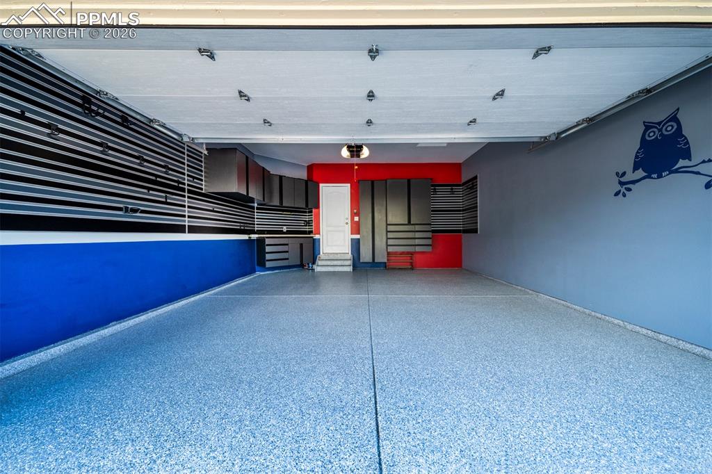 Image 7 of 48: Garage