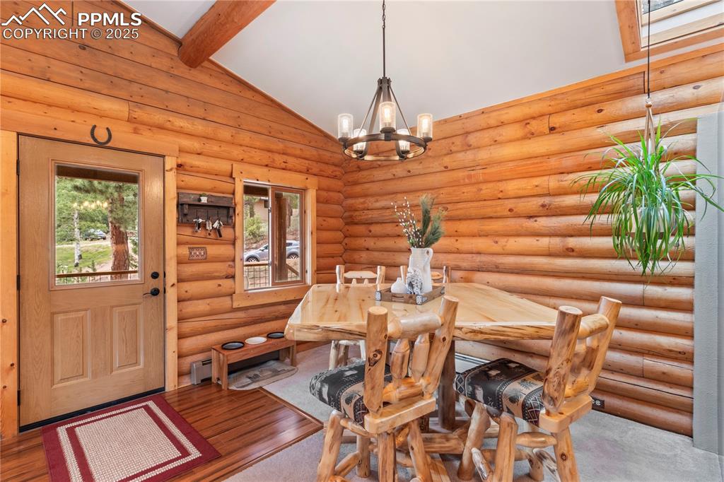 Image 5 of 46: Bright dining area to enjoy a meal