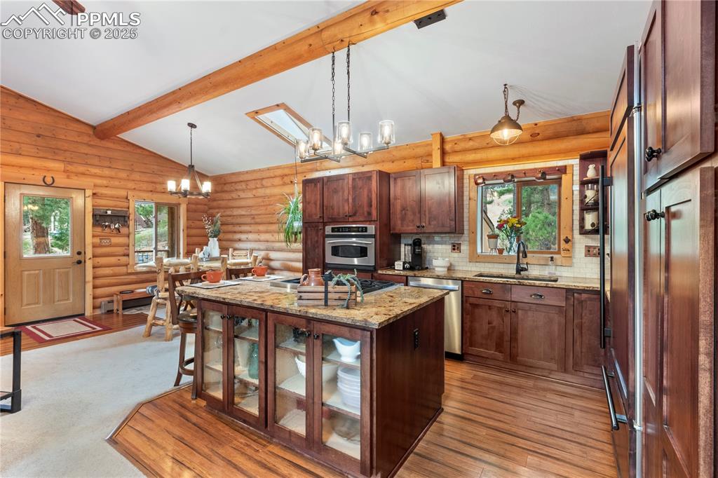 Image 8 of 46: Stylish island w/display cabinets