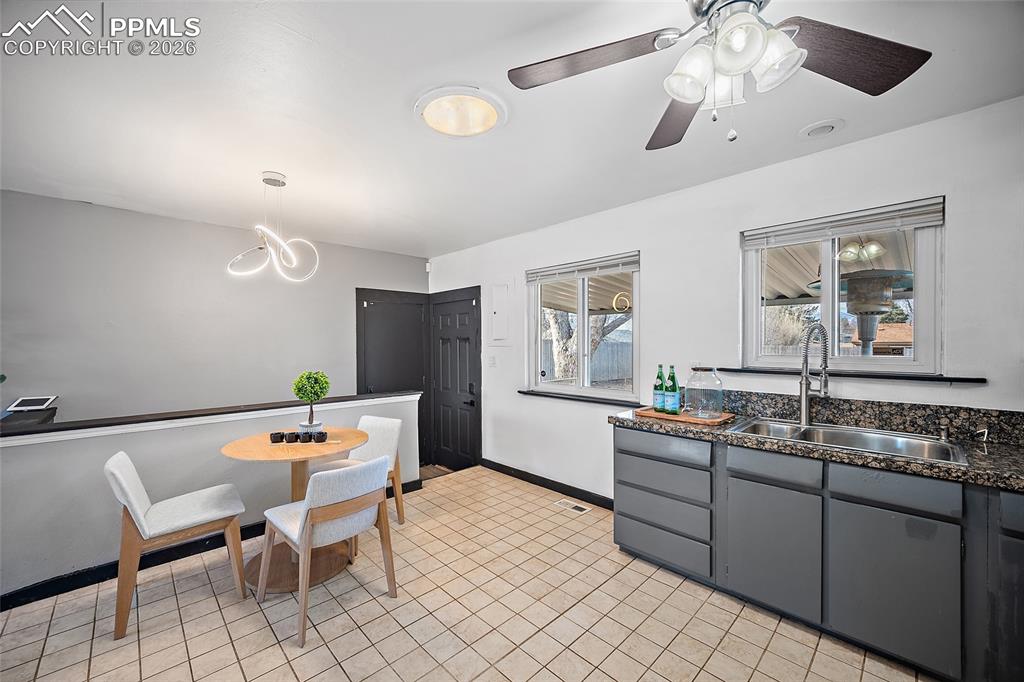 Image 11 of 40: Kitchen