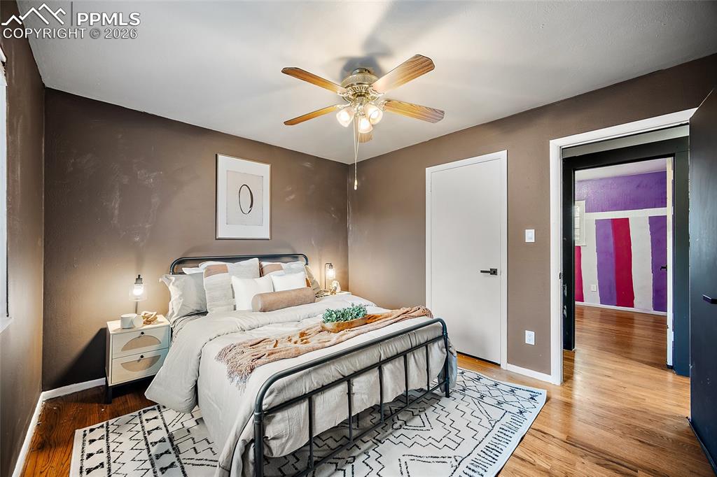 Image 13 of 40: Bedroom