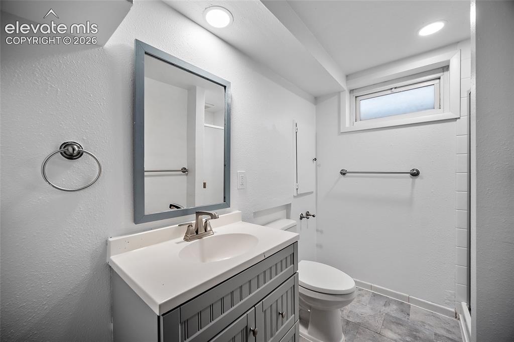 Image 20 of 39: Bathroom