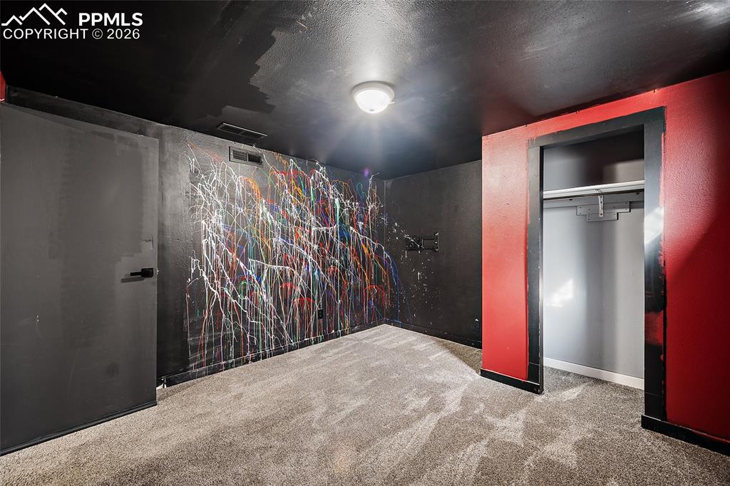 Image 26 of 40: Bedroom